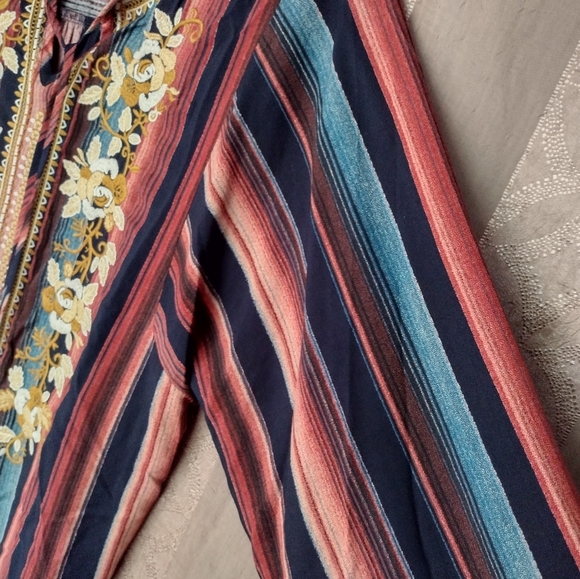 💎 Savanna Jane Women's Top Flowy Embroidered Floral Striped - Picture 14 of 14